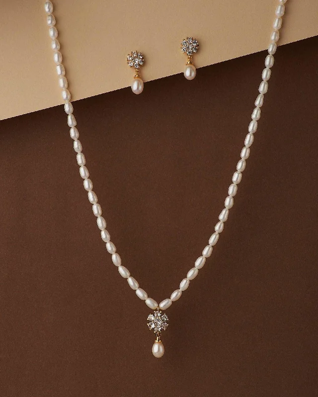 Pretty Pearl Necklace Set