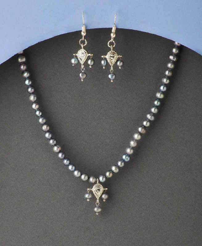 Pretty Real Pearl Necklace Set