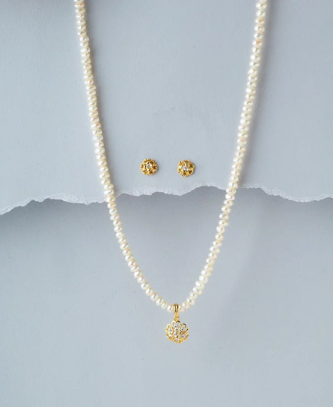 Pretty Pearl Necklace Set