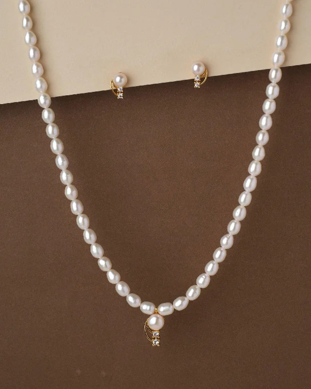 Pretty Pearl Necklace Set