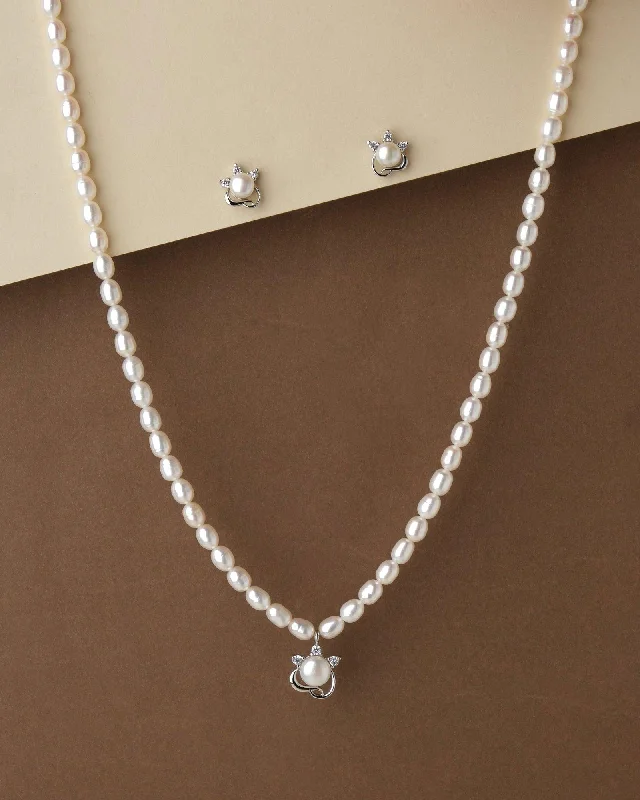 Pretty Pearl Necklace Set