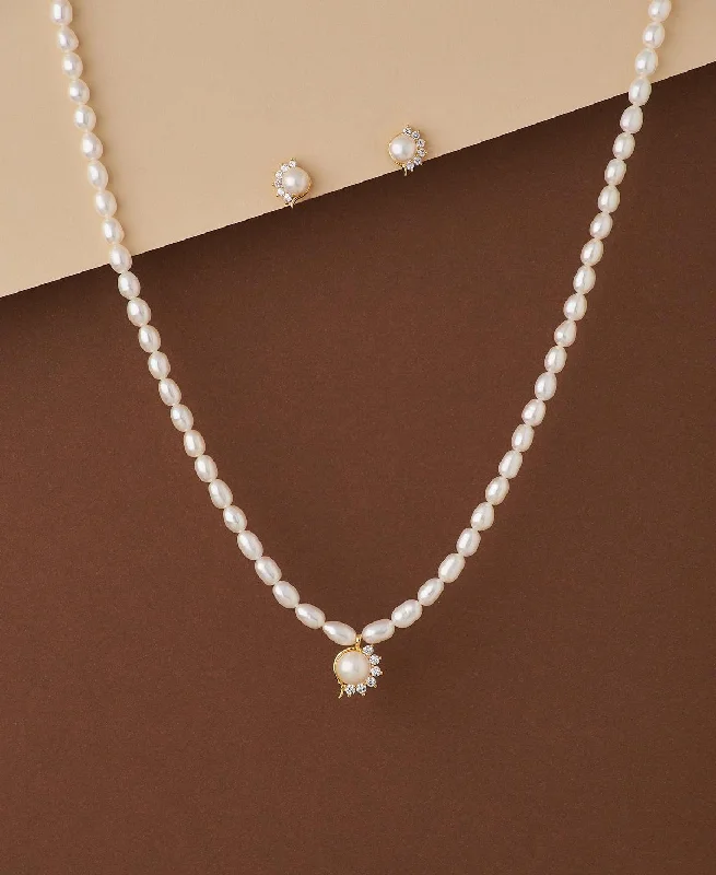 Pretty Pearl Necklace Set