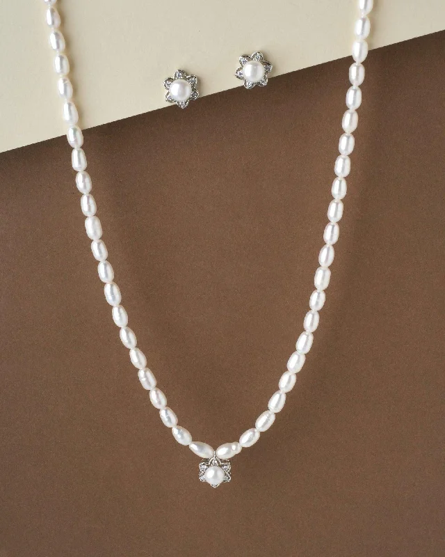 Simple Pearl Necklace Set