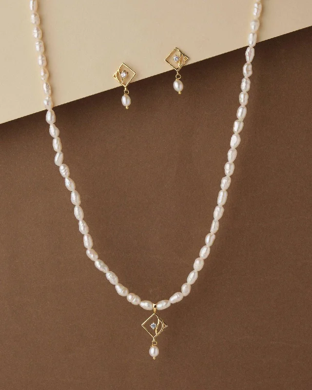 Regal Pearl Necklace Set