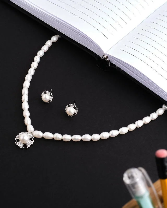 Subtle Minimalism Pearl Necklace Set