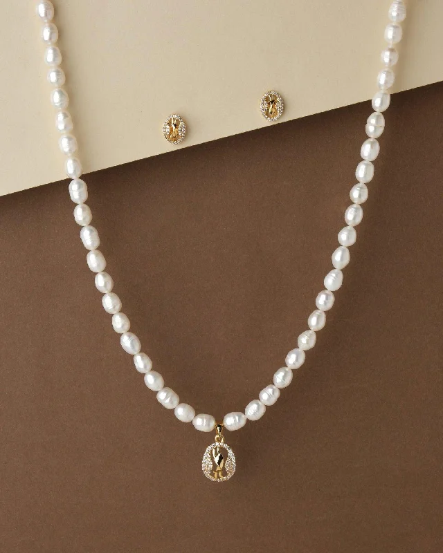 Pretty Pearl Necklace Set