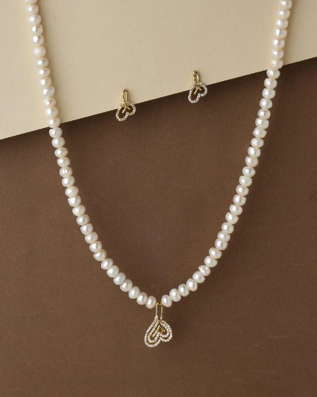 Pretty Pearl Necklace Set