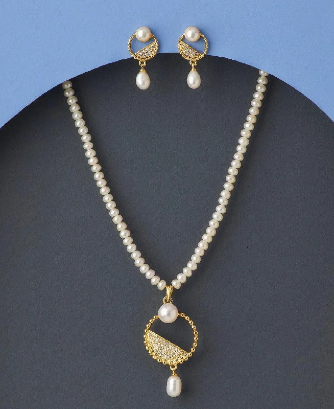 Fasionable Pearl Necklace Set