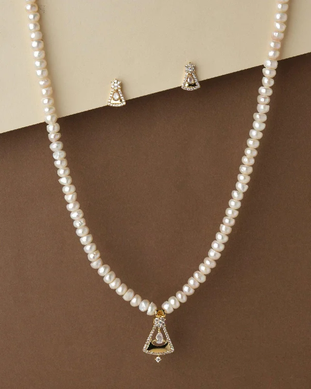 Pretty Pearl Necklace Set