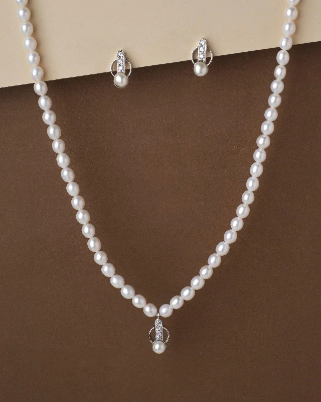 Pretty Pearl Necklace Set