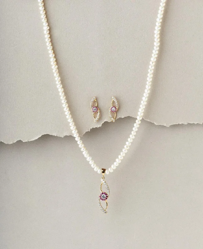 Floral Pearl Necklace Set