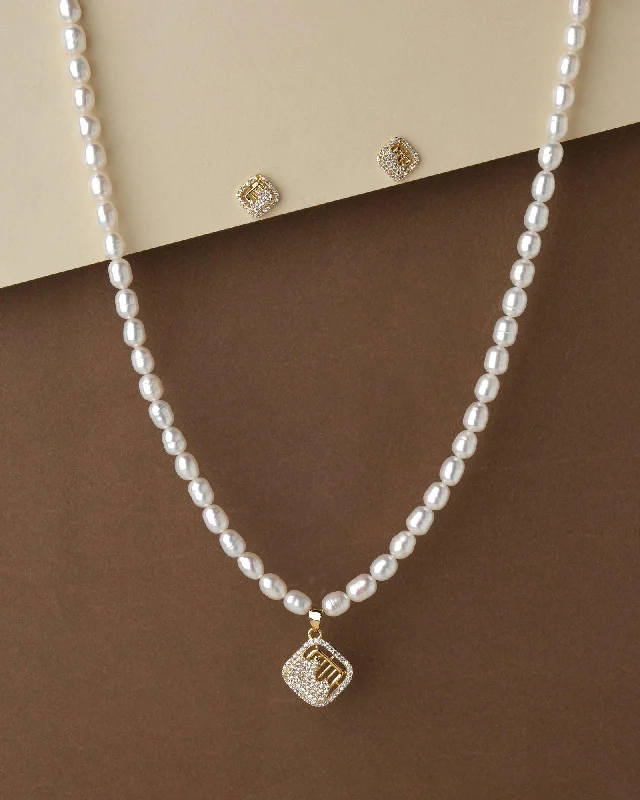 Pretty Pearl Necklace Set