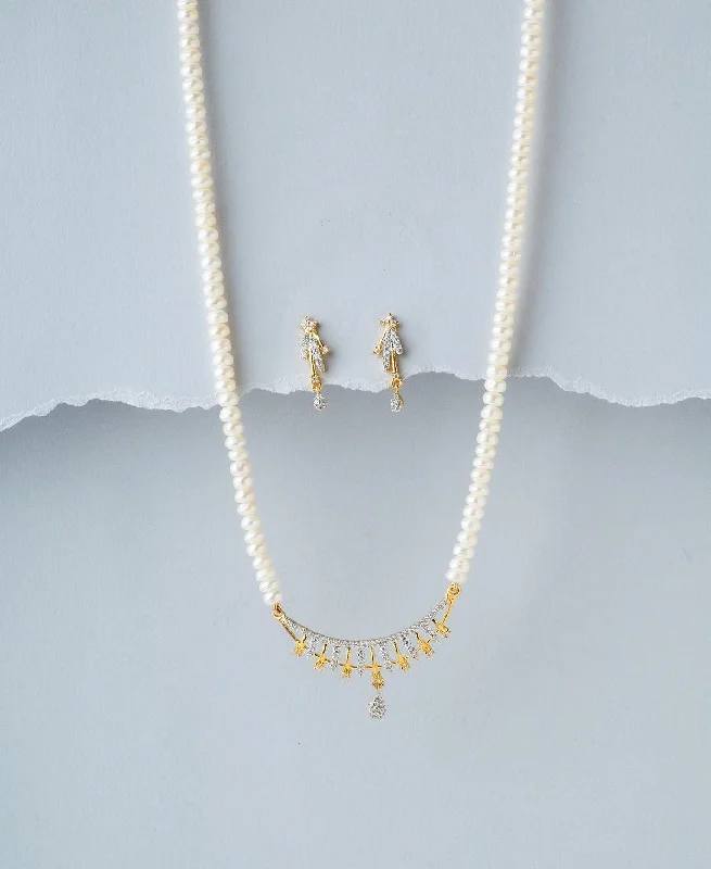 Gorgeous White Pearl Necklace Set