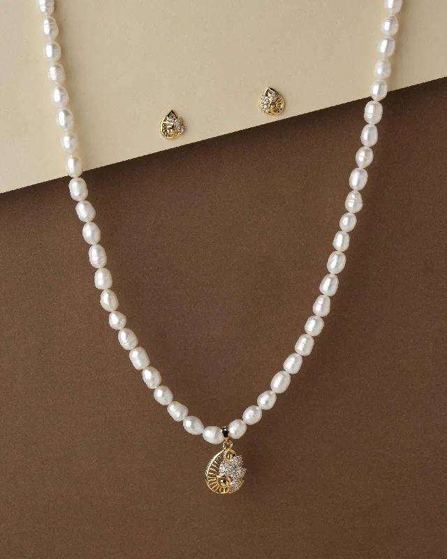 Pretty Pearl Necklace Set