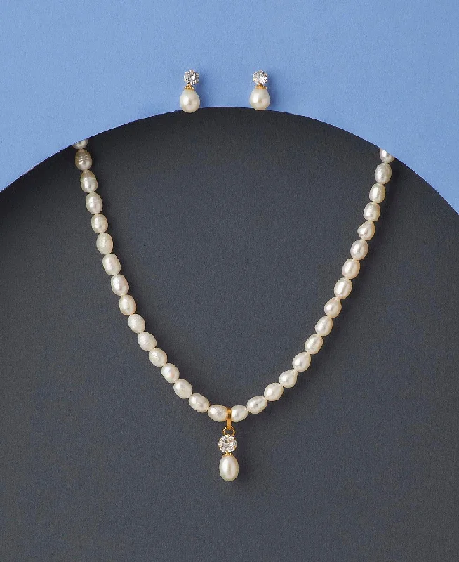 Pretty Pearl Necklace Set