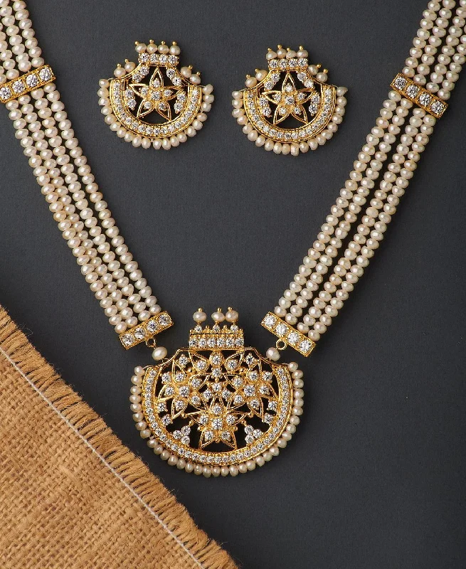 Gorgeous White Pearl Queen Necklace Set