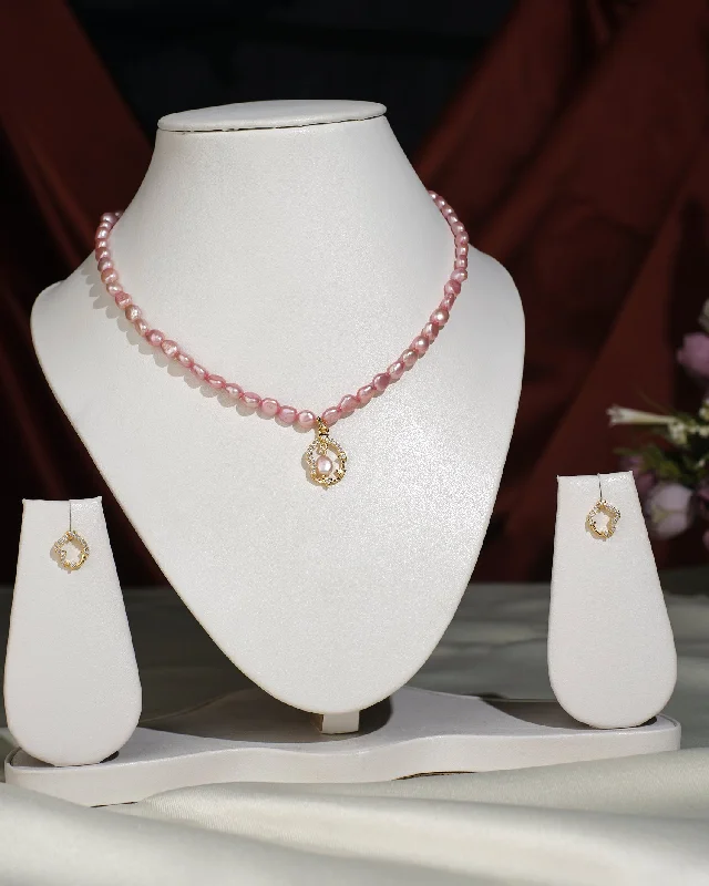 Pretty Pearl Necklace Set