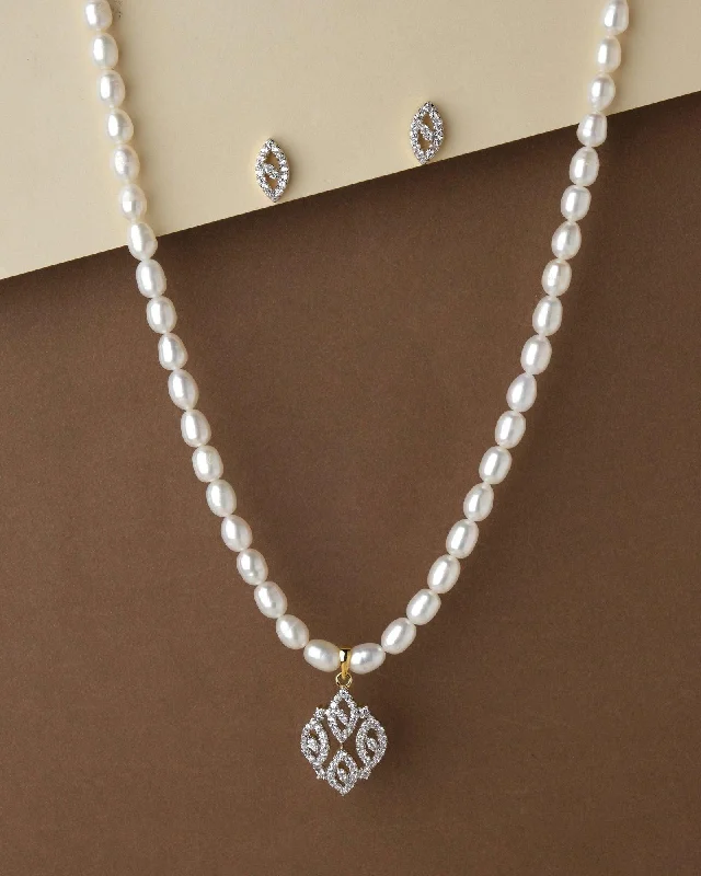 Pretty Pearl Necklace Set