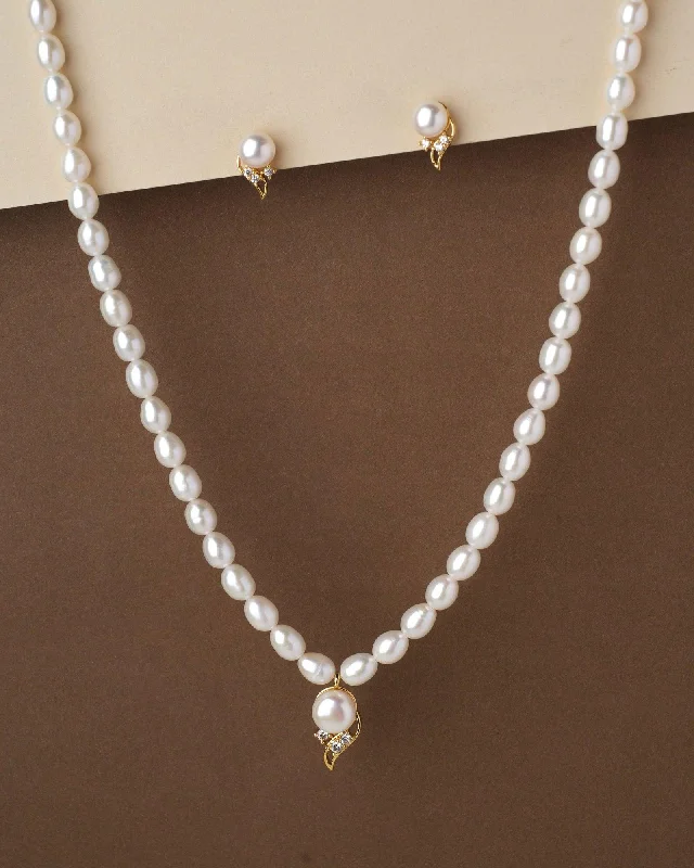 Pretty Pearl Necklace Set