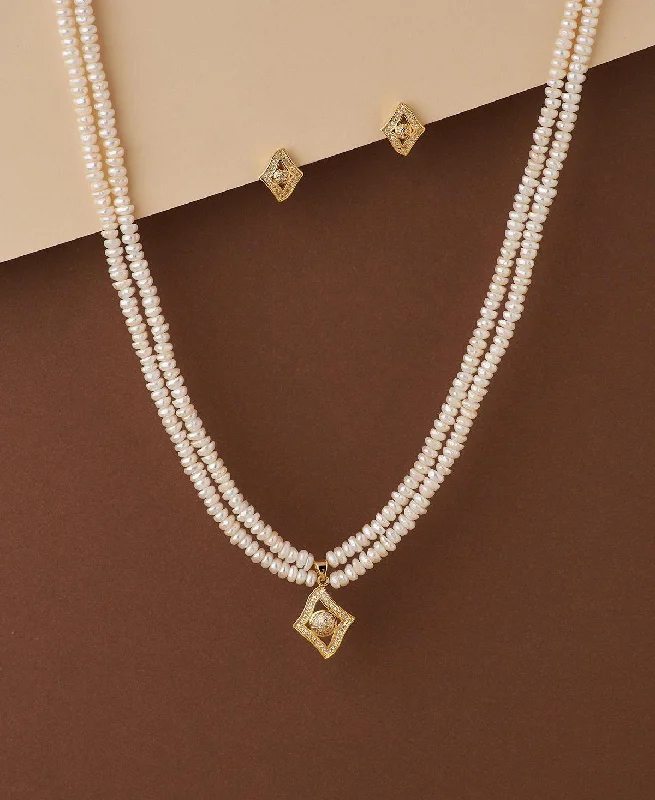 Pretty Pearl Necklace Set