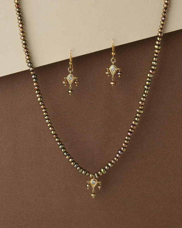 Simple Pearl Necklace Set