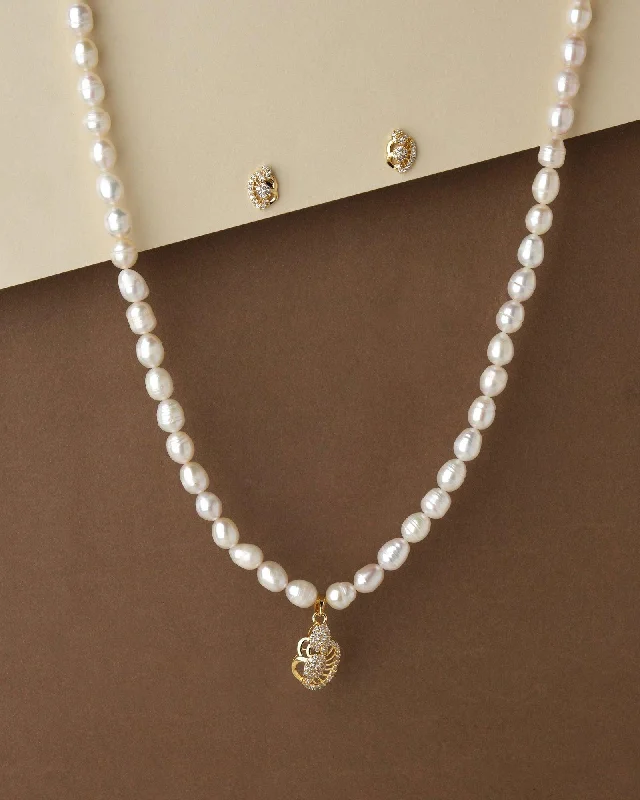 Pretty Pearl Necklace Set