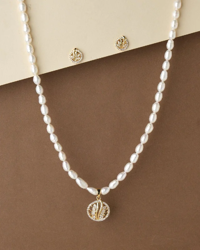 Pretty Pearl Necklace Set