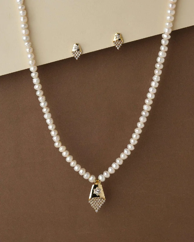 Pretty Pearl Necklace Set