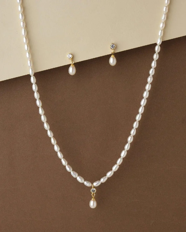 Pretty Pearl Necklace Set