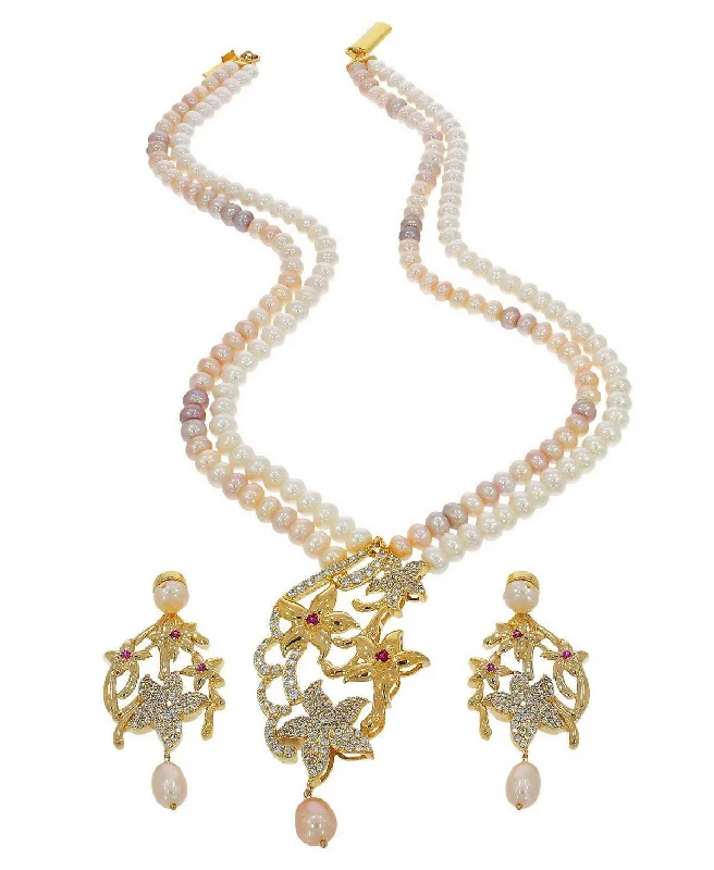 Ravishing Pearl Necklace Set