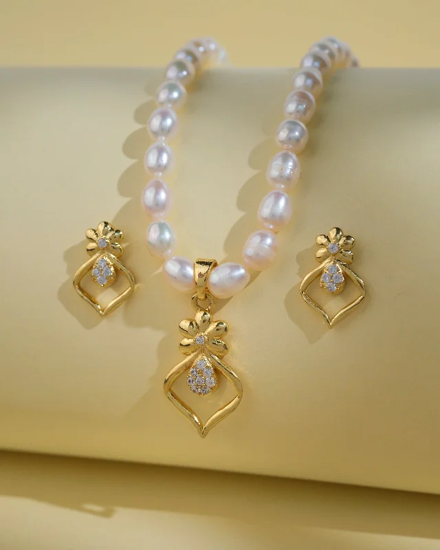 Pretty Pearl Necklace Sets