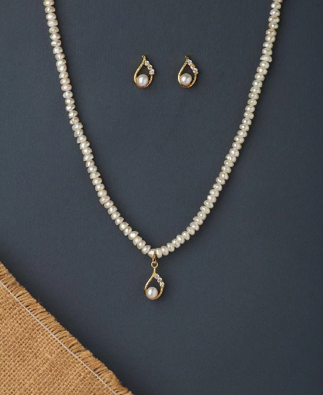 Simple and Elegant Real Pearl Necklace Set