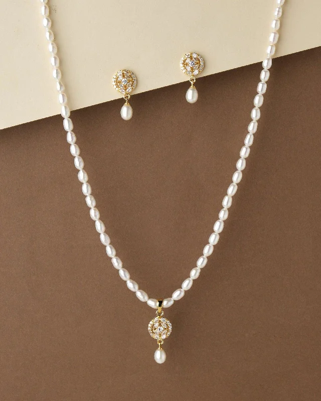 Pretty Pearl Necklace Set