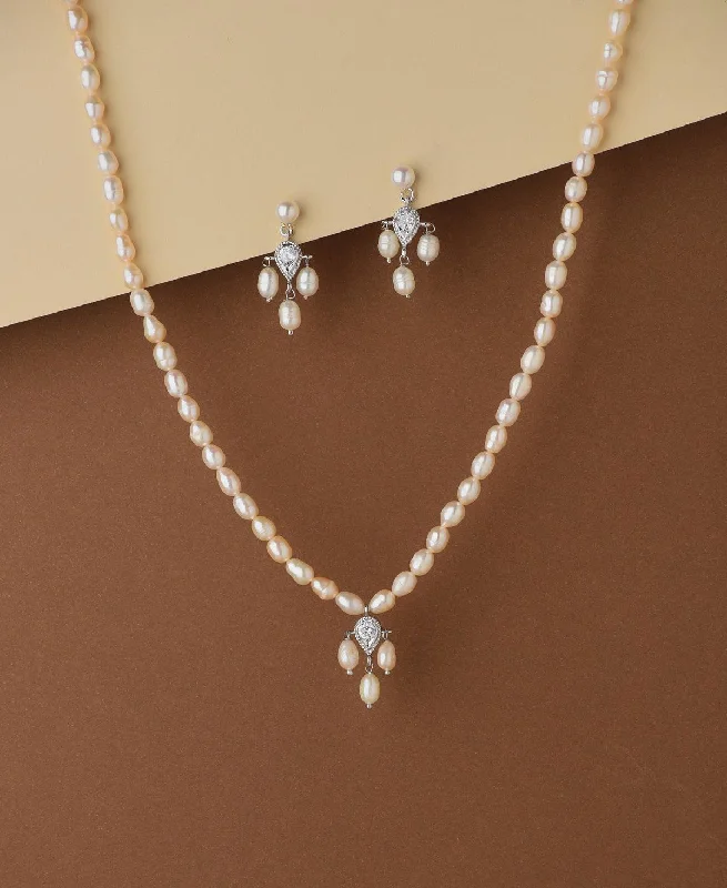 Simple and Elegant Real Pearl Necklace Set