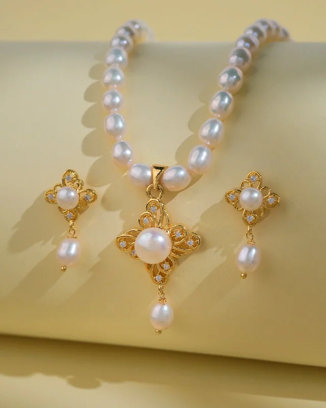 Regal Pearl Necklace Sets