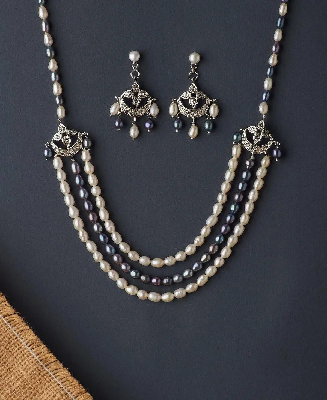 Ravishing Pearl Necklace Set