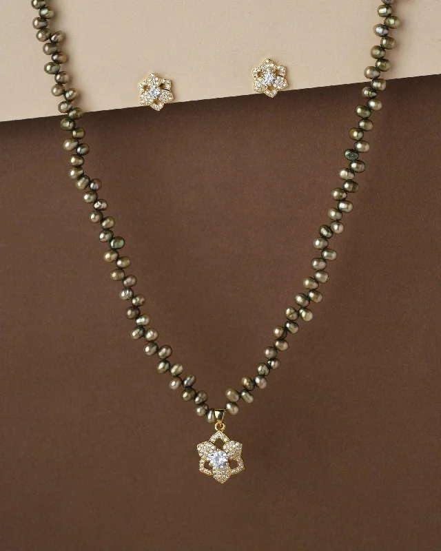 Pretty Pearl Necklace Set