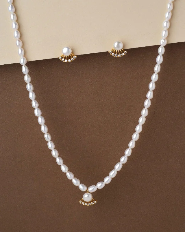 Pretty Pearl Necklace Set