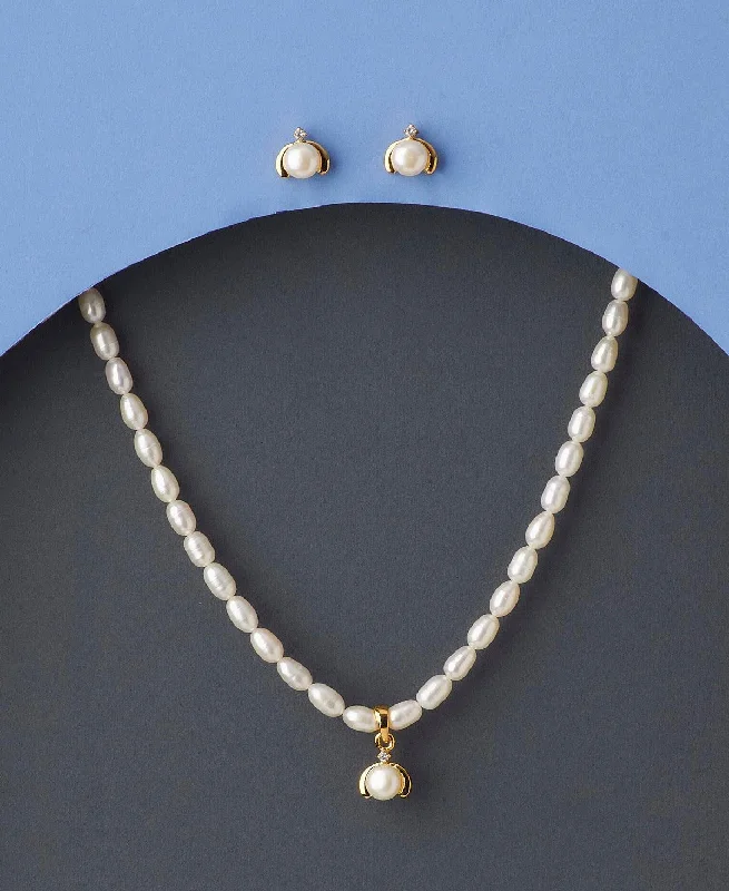 Pretty Pearl Necklace Set