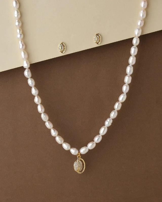 Pretty Pearl Necklace Set