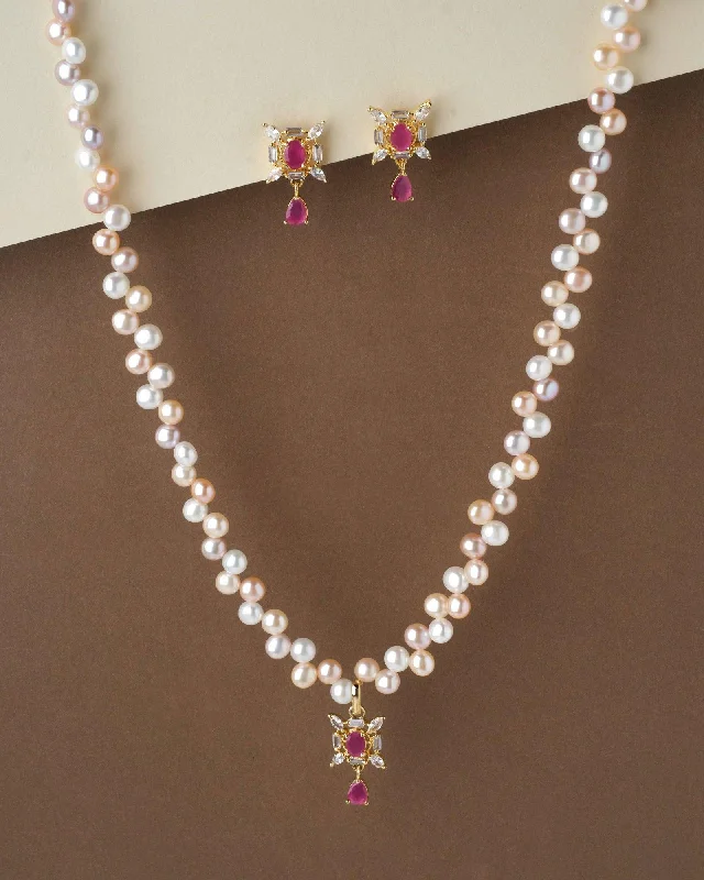 Ravishing Pearl Necklace Set