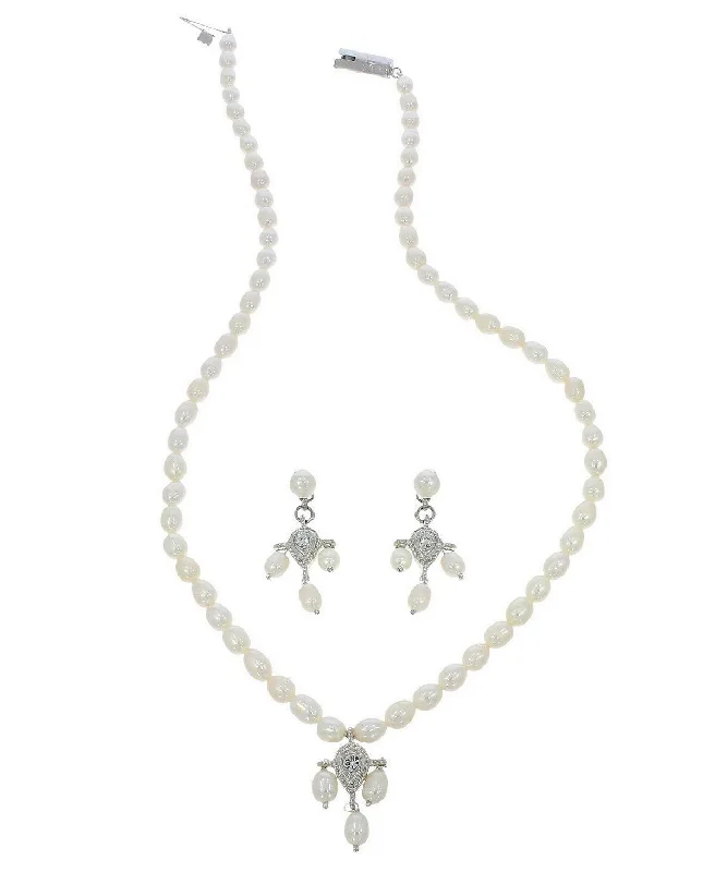 Pretty Pearl Necklace Set