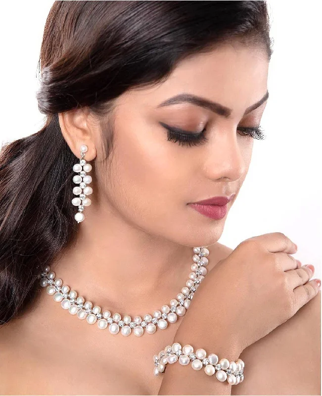 Ravishing Pearl Necklace Set