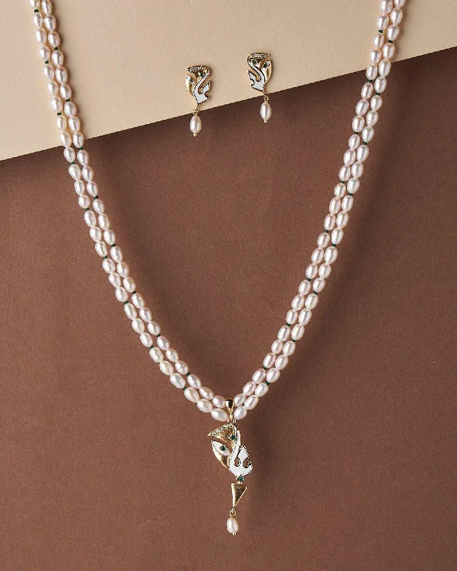 Pretty Pearl Necklace Set