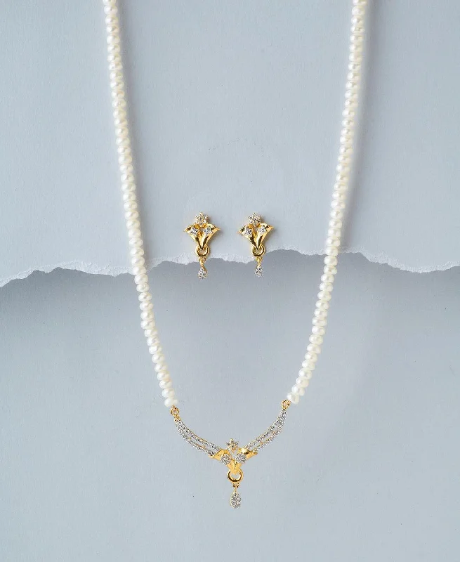 Pretty Pearl Necklace Set