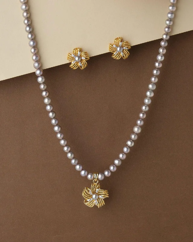 Floral Pearl Necklace Set