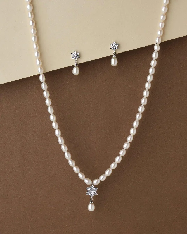 Pretty Pearl Necklace Set