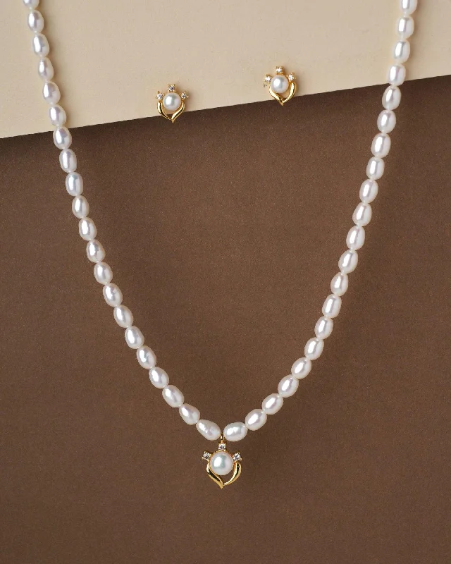 Pretty Pearl Necklace Set