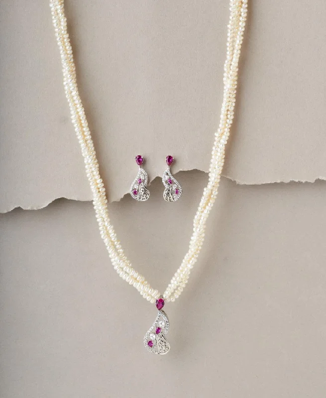 Gorgeous White Pearl Necklace Set