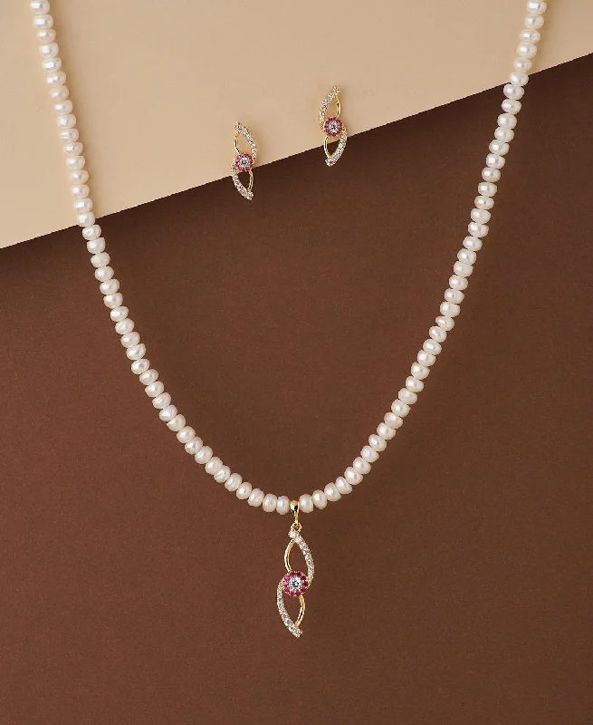 Simple and Elegant Real Pearl Necklace Set